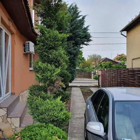Airport Luxury 42 Guest house Vecses