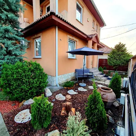 Guest house Airport Luxury 42 Vecses