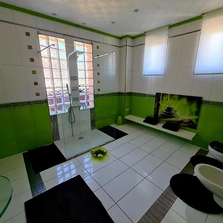 Airport Luxury 42 Guest house Vecses