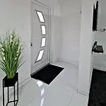 Airport Luxury 42 Guest house