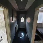 Airport Luxury 42 Guest house