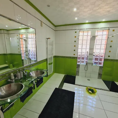 Airport Luxury 42 3* Vecses