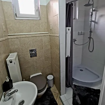 Airport Luxury 42 Вечеш
