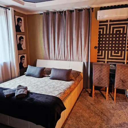 Airport Luxury 42 בית הארחה