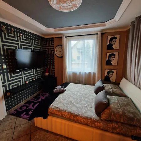 Airport Luxury 42 בית הארחה