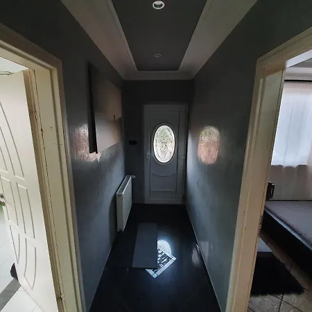 Airport Luxury 42 Guest house