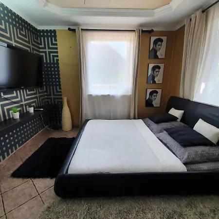 Airport Luxury 42 Guest house