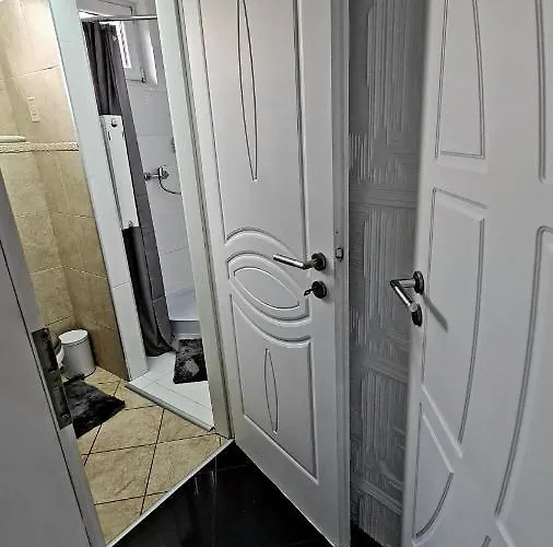 Airport Luxury 42 בית הארחה וסס